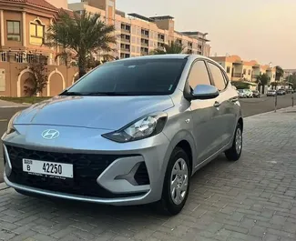 租赁 Hyundai i10 的正面视图，在迪拜, 阿联酋 ✓ 汽车编号 #10148。✓ Automatic 变速箱 ✓ 2 评论。