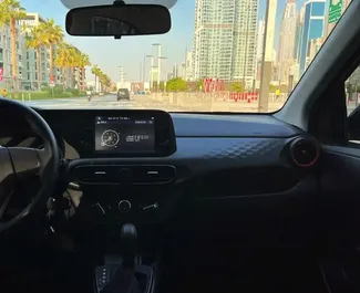 在 阿联酋 租赁 Hyundai i10 2024 汽车，特点包括 ✓ 使用 Petrol 燃料和 74 马力 ➤ 起价 97 AED 每天。