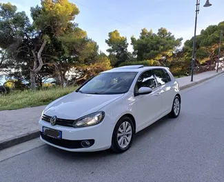 租赁 Volkswagen Golf 6 的正面视图，在都拉斯, 阿尔巴尼亚 ✓ 汽车编号 #9902。✓ Automatic 变速箱 ✓ 3 评论。