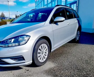 租赁 Volkswagen Golf Variant 的正面视图，在布拉格, 捷克 ✓ 汽车编号 #392。✓ Manual 变速箱 ✓ 0 评论。