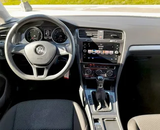 Volkswagen Golf Variant 2018 的 Diesel 1.6L 发动机，在 在布拉格 出租。