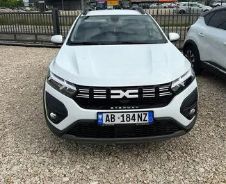 租赁 Dacia Sandero Stepway 的正面视图，地拉那机场, 阿尔巴尼亚 ✓ 汽车编号 #10072。✓ Automatic 变速箱 ✓ 2 评论。