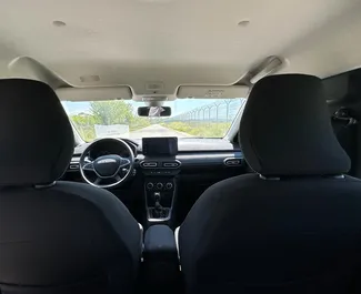 在 在阿尔巴尼亚 租赁 Dacia Logan 2024 汽车，特点包括 ✓ 使用 Petrol 燃料和 90 马力 ➤ 起价 20 EUR 每天。