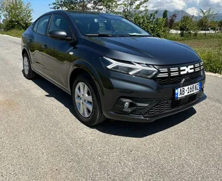 租赁 Dacia Logan 的正面视图，地拉那机场, 阿尔巴尼亚 ✓ 汽车编号 #10106。✓ Automatic 变速箱 ✓ 0 评论。