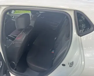 Renault Clio 4 2015 的 Diesel 1.5L 发动机，在 在布德瓦 出租。