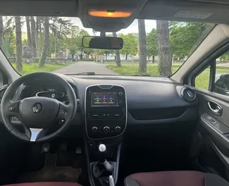 Renault Clio 4 租赁。在 在黑山 出租的 经济 汽车 ✓ Without Deposit ✓ 提供 TPL, Abroad 保险选项。
