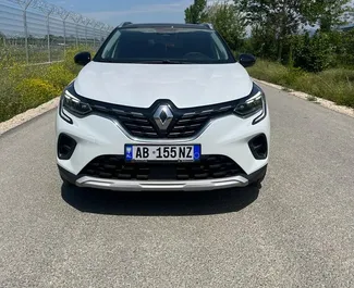 租赁 Renault Captur 的正面视图，地拉那机场, 阿尔巴尼亚 ✓ 汽车编号 #10076。✓ Automatic 变速箱 ✓ 1 评论。