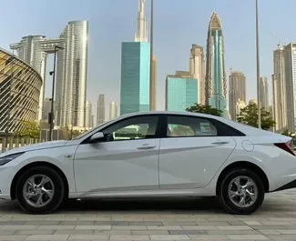 租赁 Hyundai Elantra 的正面视图，在迪拜, 阿联酋 ✓ 汽车编号 #9934。✓ Automatic 变速箱 ✓ 1 评论。