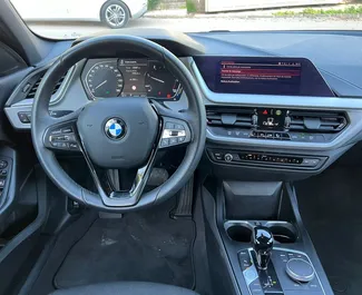 BMW 116d 2023 在 在 Rafailovici 可租赁，具有 unlimited 里程限制。