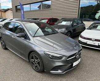 租赁 Mercedes-Benz B-Class 的正面视图，在贝尔格莱德, 塞尔维亚 ✓ 汽车编号 #10348。✓ Automatic 变速箱 ✓ 0 评论。