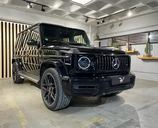 租赁 Mercedes-Benz G63 AMG 的正面视图，在伊维萨机场, 西班牙 ✓ 汽车编号 #10454。✓ Automatic 变速箱 ✓ 0 评论。