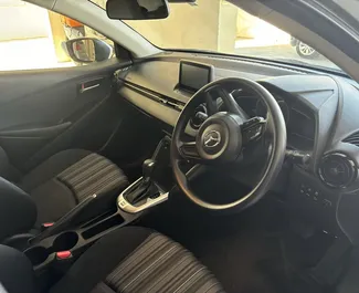 租赁 Mazda 2 的正面视图，在利马索尔, 塞浦路斯 ✓ 汽车编号 #10323。✓ Automatic 变速箱 ✓ 0 评论。