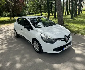 在 在黑山 租赁 Renault Clio 4 2015 汽车，特点包括 ✓ 使用 Diesel 燃料和 75 马力 ➤ 起价 25 EUR 每天。