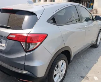 在 阿联酋 租赁 Honda HR-V 2021 汽车，特点包括 ✓ 使用 Petrol 燃料和 150 马力 ➤ 起价 100 AED 每天。