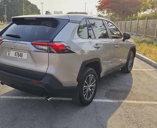 租车 Toyota Rav4 #10367 Automatic 在 在迪拜，配备 1.8L 发动机 ➤ 来自 何塞 阿联酋。