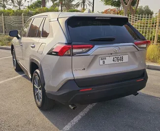 Toyota Rav4 2022 的 Petrol 1.8L 发动机，在 在迪拜 出租。