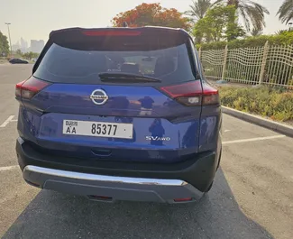 在 阿联酋 租赁 Nissan Rogue 2021 汽车，特点包括 ✓ 使用 Petrol 燃料和 200 马力 ➤ 起价 150 AED 每天。