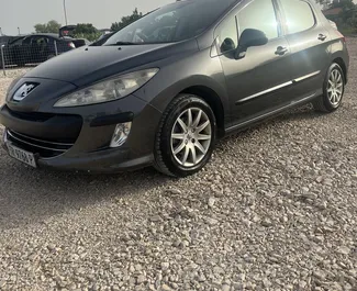 租赁 Peugeot 308 的正面视图，地拉那机场, 阿尔巴尼亚 ✓ 汽车编号 #10443。✓ Automatic 变速箱 ✓ 4 评论。