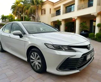 租赁 Toyota Camry 的正面视图，在迪拜, 阿联酋 ✓ 汽车编号 #6171。✓ Automatic 变速箱 ✓ 1 评论。