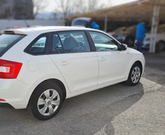 租赁 Skoda Rapid Spaceback 的正面视图，在贝尔格莱德, 塞尔维亚 ✓ 汽车编号 #10551。✓ Automatic 变速箱 ✓ 0 评论。