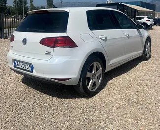 在 在阿尔巴尼亚 租赁 Volkswagen Golf 7 2016 汽车，特点包括 ✓ 使用 Diesel 燃料和 140 马力 ➤ 起价 21 EUR 每天。