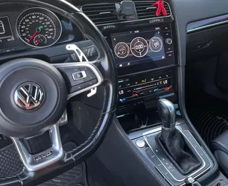 在 在阿尔巴尼亚 租赁 Volkswagen Golf 7 2016 汽车，特点包括 ✓ 使用 Diesel 燃料和 140 马力 ➤ 起价 26 EUR 每天。
