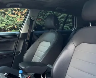 Volkswagen Golf 7 租赁。在 在阿尔巴尼亚 出租的 经济, 舒适性 汽车 ✓ Without Deposit ✓ 提供 TPL, CDW, FDW, Abroad, Young 保险选项。