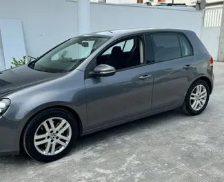 租赁 Volkswagen Golf 6 的正面视图，在地拉那, 阿尔巴尼亚 ✓ 汽车编号 #10530。✓ Manual 变速箱 ✓ 0 评论。