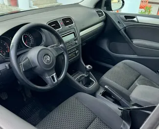 Volkswagen Golf 6 2010 的 Petrol 1.4L 发动机，在 在地拉那 出租。