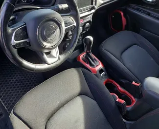 Jeep Renegade 2019 的 Petrol 2.4L 发动机，在 在第比利斯 出租。