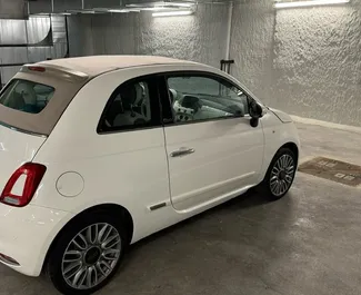 在 在西班牙 租赁 Fiat 500 Cabrio 2017 汽车，特点包括 ✓ 使用 Petrol 燃料和 80 马力 ➤ 起价 45 EUR 每天。