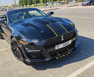 租赁 Ford Mustang Coupe 的正面视图，在迪拜, 阿联酋 ✓ 汽车编号 #8413。✓ Automatic 变速箱 ✓ 0 评论。