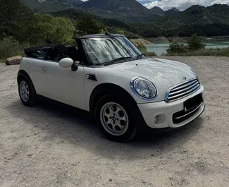 租车 Mini Cooper Cabrio #10833 Automatic 在 在巴塞罗那，配备 2.0L 发动机 ➤ 来自 谢尔盖 在西班牙。