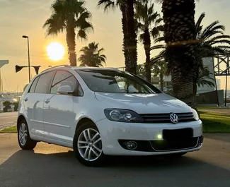 租赁 Volkswagen Golf Plus 的正面视图，在巴塞罗那, 西班牙 ✓ 汽车编号 #10858。✓ Automatic 变速箱 ✓ 0 评论。