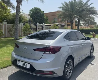 租车 Hyundai Elantra #10847 Automatic 在 在迪拜，配备 1.6L 发动机 ➤ 来自 安德里 阿联酋。