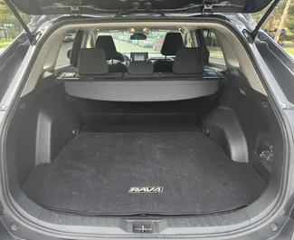 Toyota Rav4 2020 在 在库塔伊西 可租赁，具有 unlimited 里程限制。