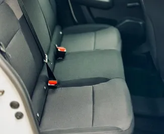 租赁 Dacia Sandero 的正面视图，在卡萨布兰卡, 摩洛哥 ✓ 汽车编号 #11098。✓ Manual 变速箱 ✓ 1 评论。