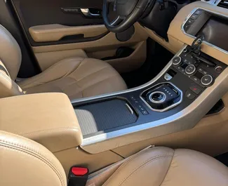 Land Rover Range Rover Evoque 2015 在 在巴塞罗那 可租赁，具有 250 km/day 里程限制。