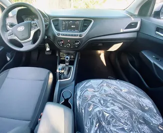 在 在摩洛哥 租赁 Hyundai Accent 2023 汽车，特点包括 ✓ 使用 Diesel 燃料和 6 马力 ➤ 起价 29 USD 每天。