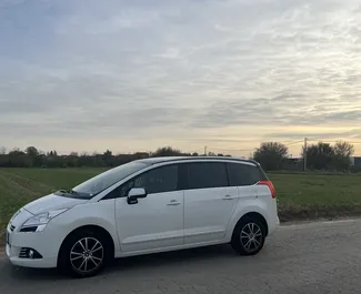 租赁 Peugeot 5008 的正面视图，在贝尔格莱德, 塞尔维亚 ✓ 汽车编号 #11186。✓ Automatic 变速箱 ✓ 0 评论。