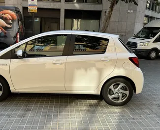 Rent a Toyota Yaris in 巴塞罗那 西班牙