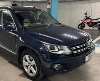 租赁 Volkswagen Tiguan 的正面视图，在巴塞罗那, 西班牙 ✓ 汽车编号 #10934。✓ Automatic 变速箱 ✓ 0 评论。