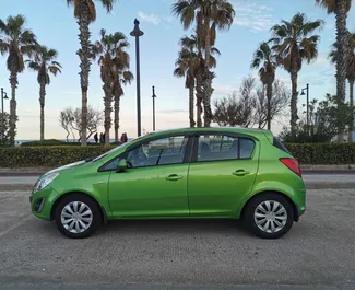 Opel Corsa 2012 的 Petrol 1.2L 发动机，在 在巴塞罗那 出租。