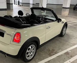 Mini Cooper Cabrio 2014 的 Diesel 2.0L 发动机，在 在巴塞罗那 出租。