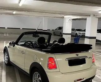 Mini Cooper Cabrio 2014 在 在巴塞罗那 可租赁，具有 250 km/day 里程限制。