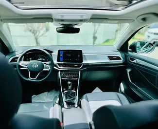 在 在摩洛哥 租赁 Volkswagen T-Roc 2024 汽车，特点包括 ✓ 使用 Diesel 燃料和 150 马力 ➤ 起价 59 USD 每天。