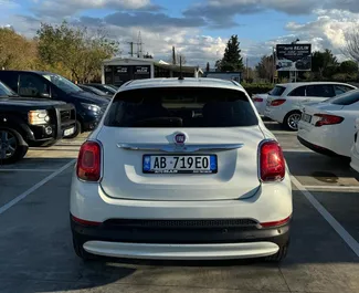 在 在阿尔巴尼亚 租赁 Fiat 500X 2015 汽车，特点包括 ✓ 使用 Diesel 燃料和 94 马力 ➤ 起价 28 EUR 每天。