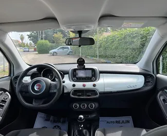 Fiat 500X 2015 的 Diesel 1.3L 发动机，在 地拉那机场 出租。