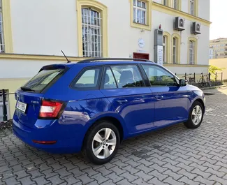 在 在捷克 租赁 Skoda Fabia Combi 2020 汽车，特点包括 ✓ 使用 Petrol 燃料和 105 马力 ➤ 起价 22 EUR 每天。