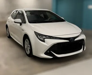 租赁 Toyota Corolla 的正面视图，在巴塞罗那, 西班牙 ✓ 汽车编号 #10858。✓ Automatic 变速箱 ✓ 1 评论。